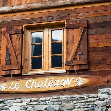 Le Chalezon Meribel Alpesi faház *